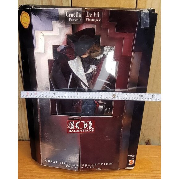Vintage 1996 Cruella De Vil Barbie Collectible from 101 Dalmatians, "Power in Pi - Picture 6 of 14